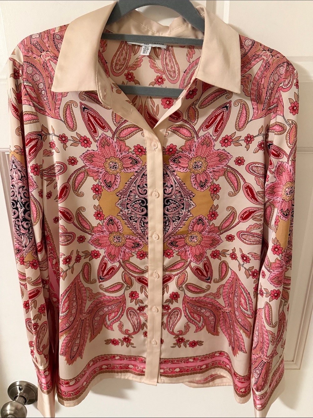 Maison d'Amélie Paris Pink Paisley
Floral Scarf Print Button Down Blouse Small